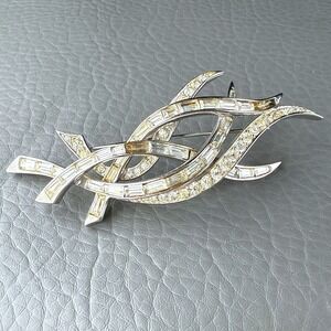 VTG Marcel Boucher Brooch Silver Tone Ribbons Rhinestone Baguettes Chatons 8135P